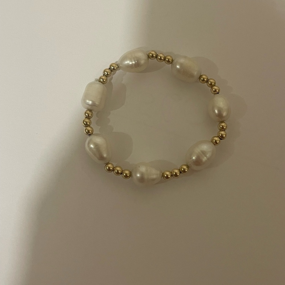 Gold toned and faux pearl beaded bracelet​​​​​​​​​​​​​